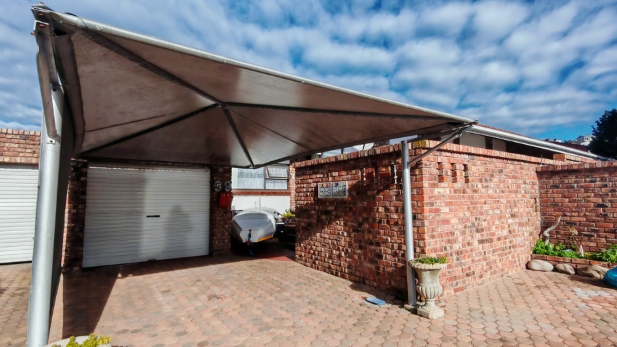 3 Bedroom Property for Sale in Deoville Park Western Cape